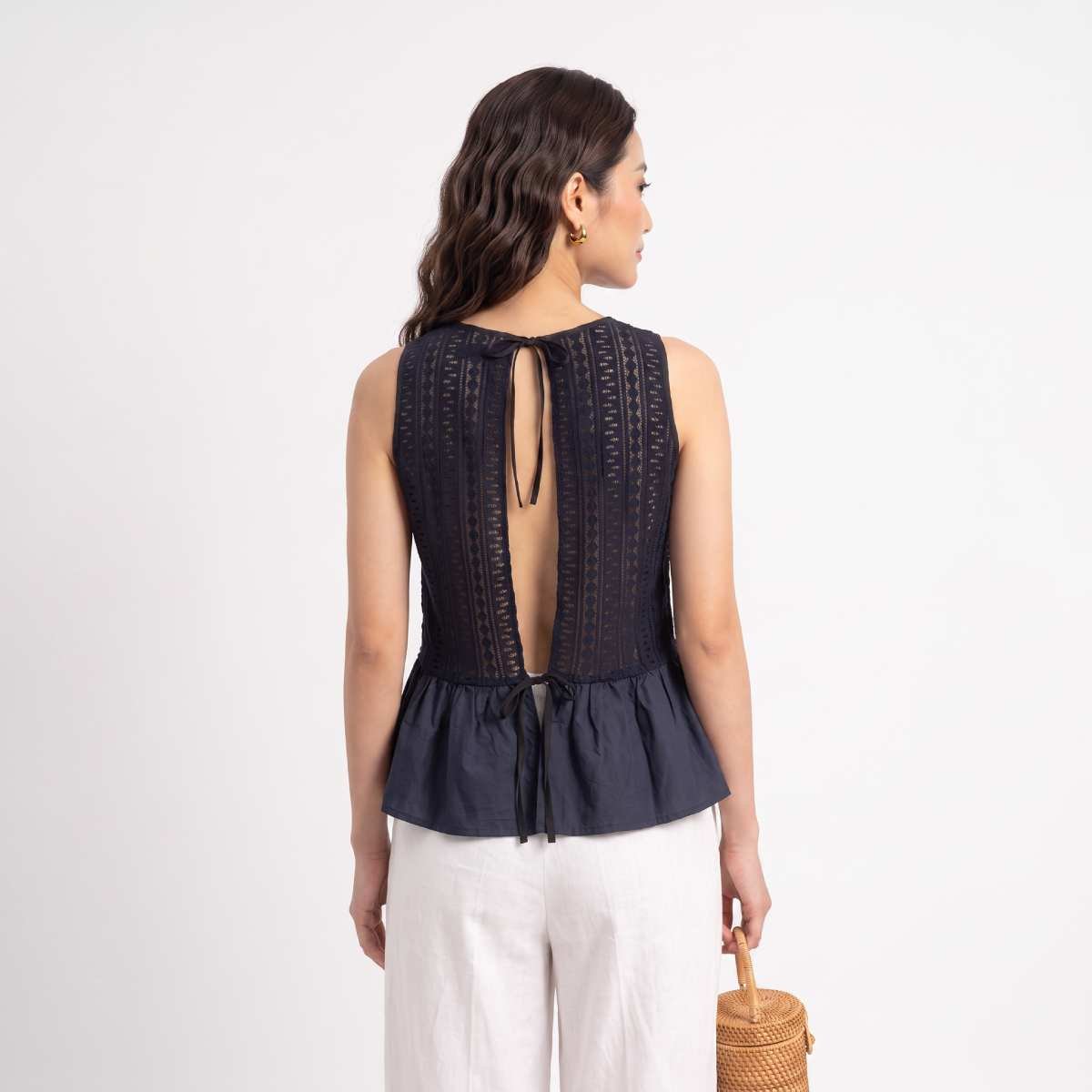 Áo Ren Peplum Khoét Lưng — chi tiết mặt sau